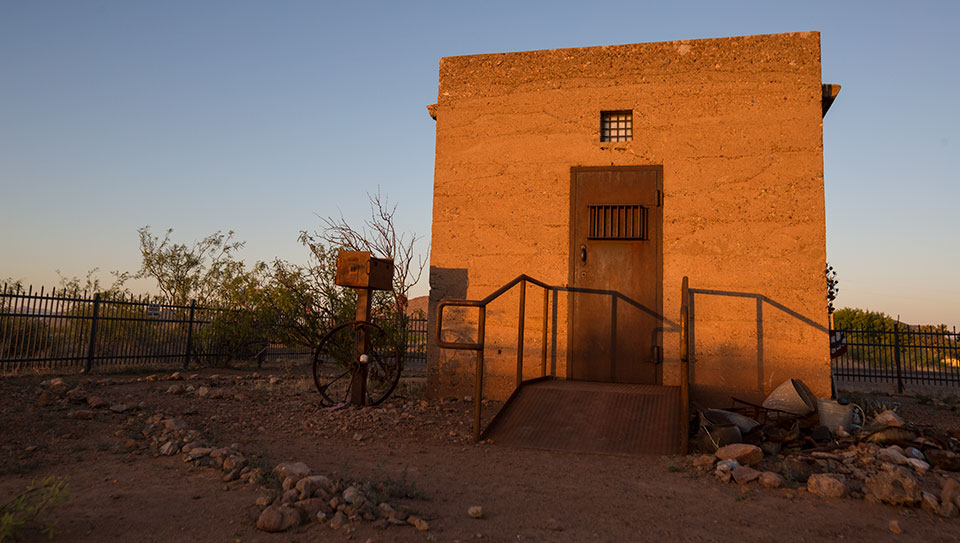 Pearce’s jail is easily spotted near the town’s main intersection. By Eirini Pajak