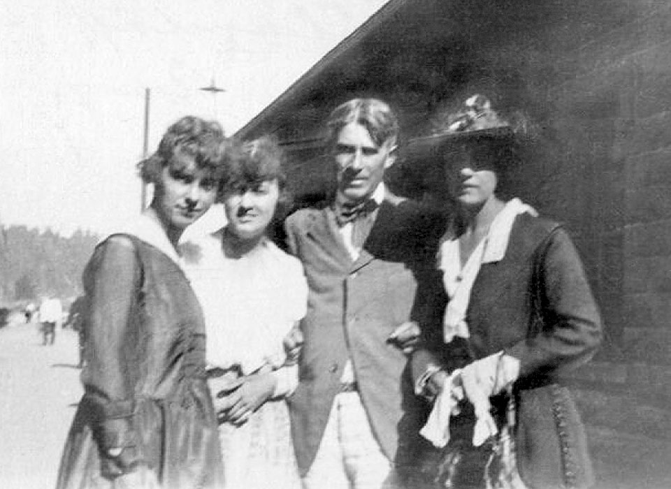 In this photo from August 1917, a still-unmarried Wilhelm (right) poses with Grey at Flagstaff’s train depot. The other women in the photo are Wilhelm’s sister Claire (left) and one of Grey’s secretaries, Mildred Smith. | BRIGHAM YOUNG UNIVERSITY