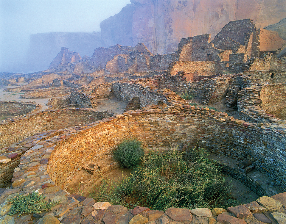 Pueblo Bonito Morning fog cloaks the ruins at Chaco Canyon. At its zenith, the pueblo rose four or five stories high with more than 800 rooms surrounding a central plaza. A thin layer of protective plaster once covered the tightly packed stone walls. George H.H. Huey